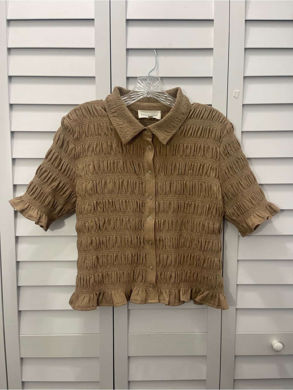 Freemarket Women’s Pleated Taupe Ruffled Snap-Front Top Size L